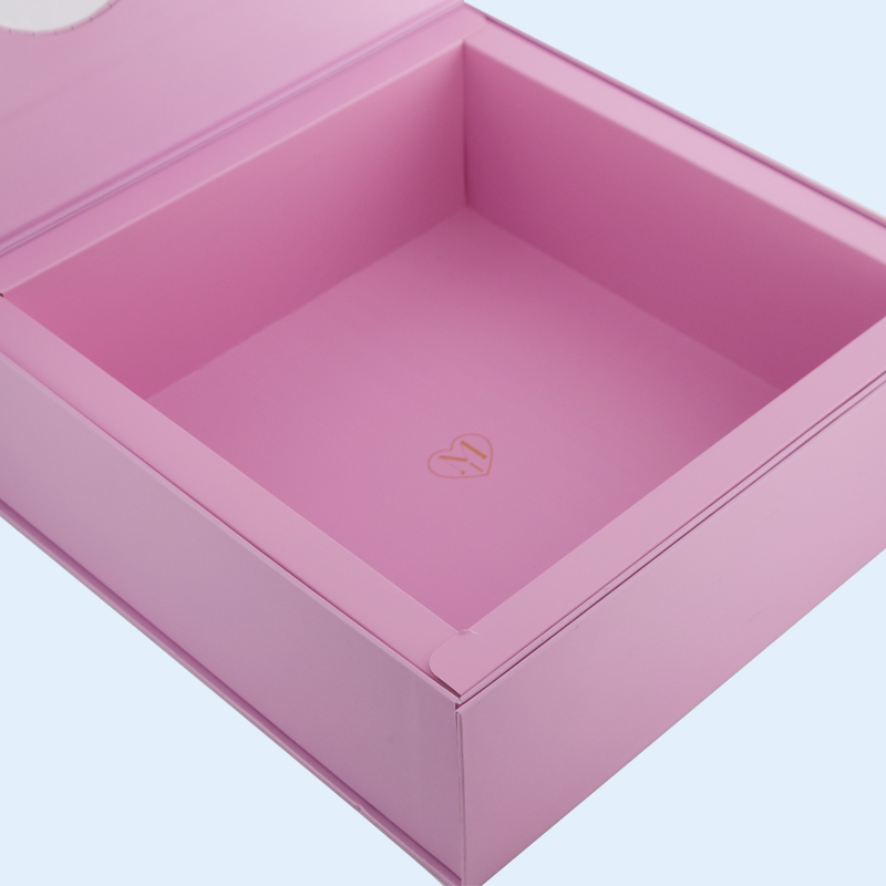Clothing Packaging Gift Box with Heart-shaped Window